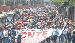 Sección 22 de la CNTE Bloquea Oaxaca: Turistas Impedidos de Entrar o Salir de la Ciudad