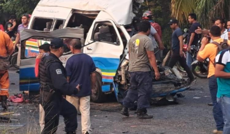 ¡Tragedia en Tabasco! Combi Choca con Auto: Al Menos 11 Muertos