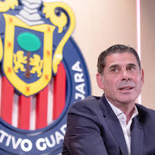 Cambio de Rumbo: Fernando Hierro Podría Dejar Chivas para Asumir la Dirección Técnica de Al-Nasr